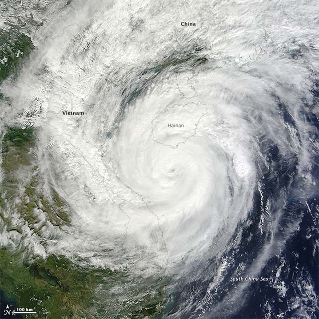 Taifun Hiyan am 10. November 2013 vor den Küsten Vietnams und Chinas | Foto: NASA | Public Domain