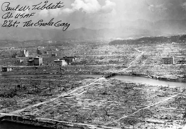 Nagasaki | Diese Aufnahme wurde vom Piloten des Abwurfbombers signiert | Autor: US government | Public Domain
