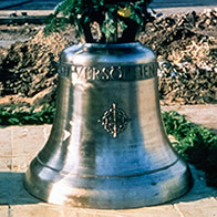 Die erste Glocke der evangelischen Versöhnungskirche in Rüsselsheim