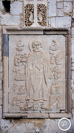 Relief an der Basilica Pontificia di San Nicola, Bari, Italien | Foto: © Sabrina | Reiner | www.stilkunst.de | Lizenz: CC BY-SA